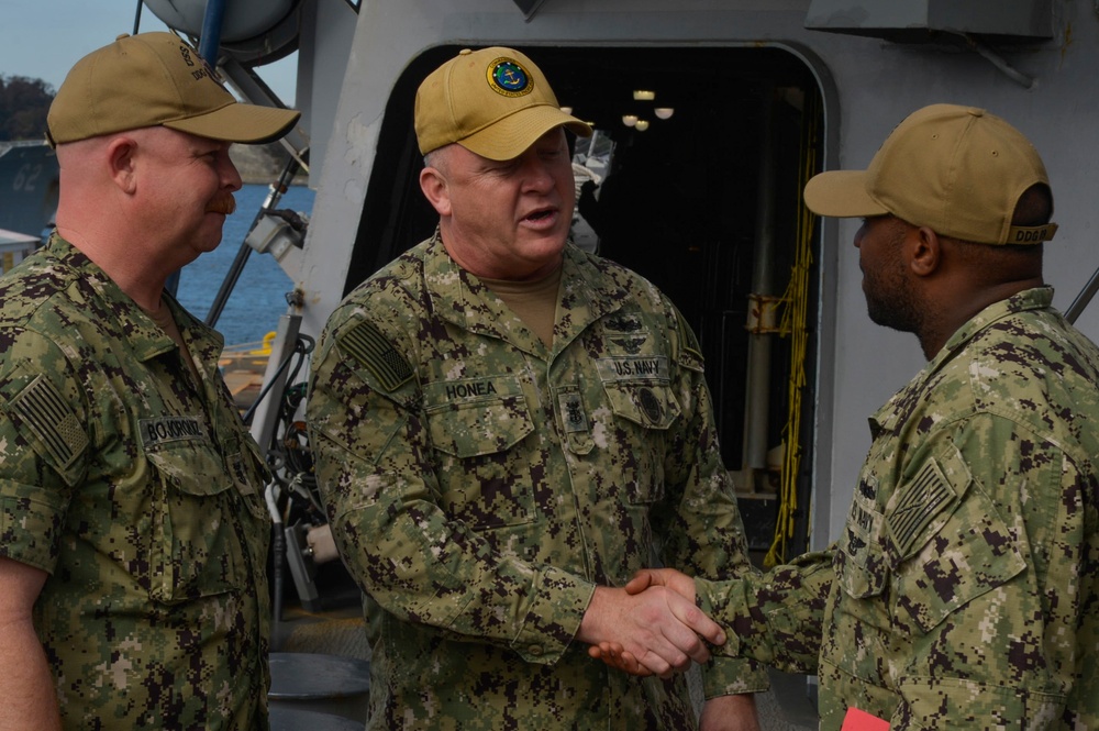 Fleet Master Chief James Honea Visits USS Mustin