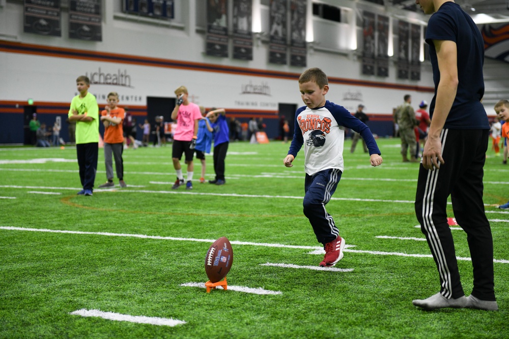Denver Broncos host PLAY 60 for service members and their families