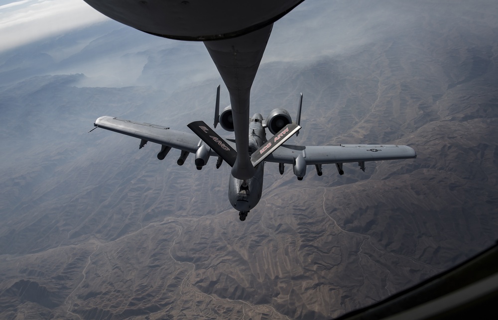 340th EARS refuels Warthogs and Fighting Falcons
