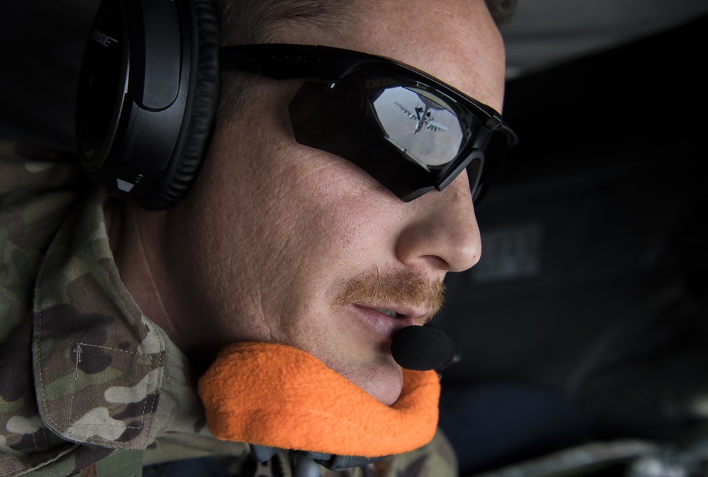 340th EARS refuels Fighting Falcons and Warthogs