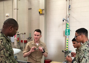 Center for Surface Combat Systems Names Mid-grade Instructor of the Year