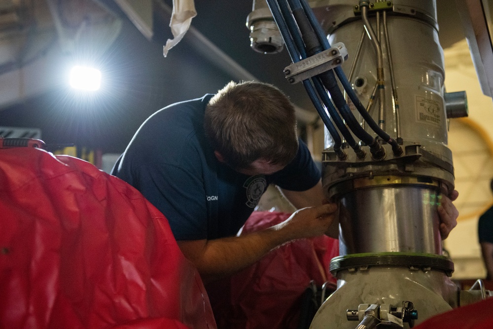 Altus Maintenance leads first KC-46 landing gear strut removal