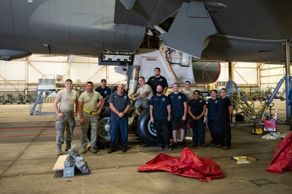 Altus Maintenance leads first KC-46 landing gear strut removal