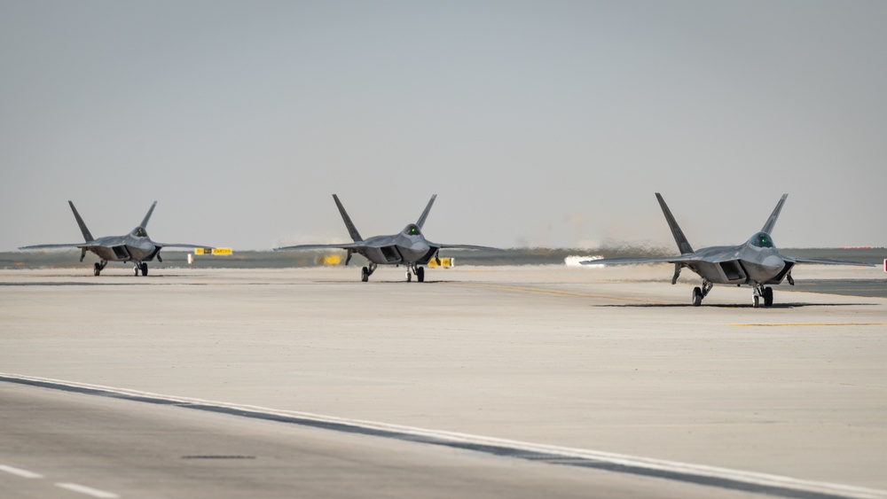 F-22s Arrive for the Dubai International Air Show