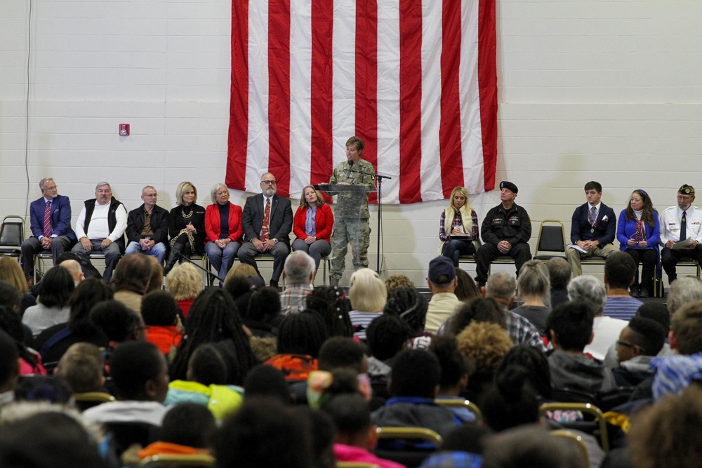 Strengthening Relationships through Remembrance: 101st Sustainment Brigade celebrates Veterans Day with the City of Paducah