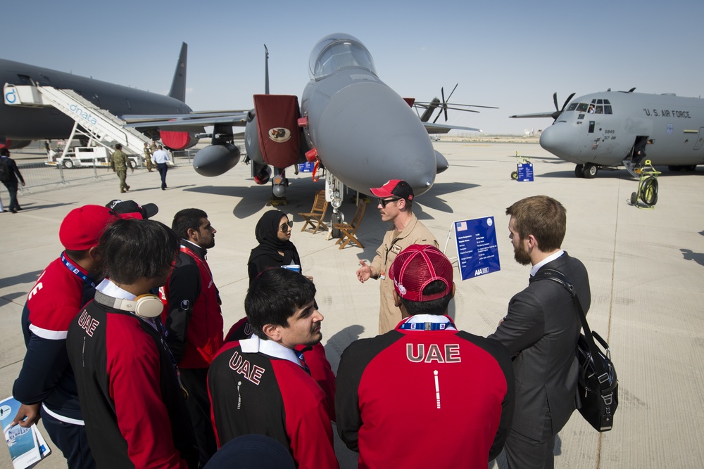 UAE Special Olympics tours U.S. aircraft during Dubai Airshow