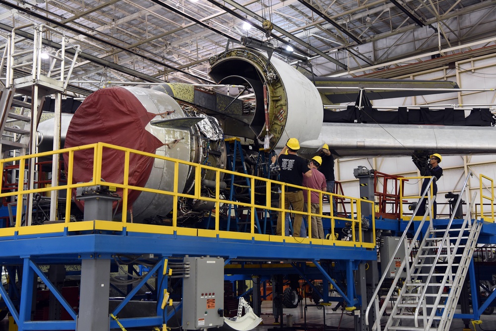 562nd AMXS C-17 Globemaster III Maintenance