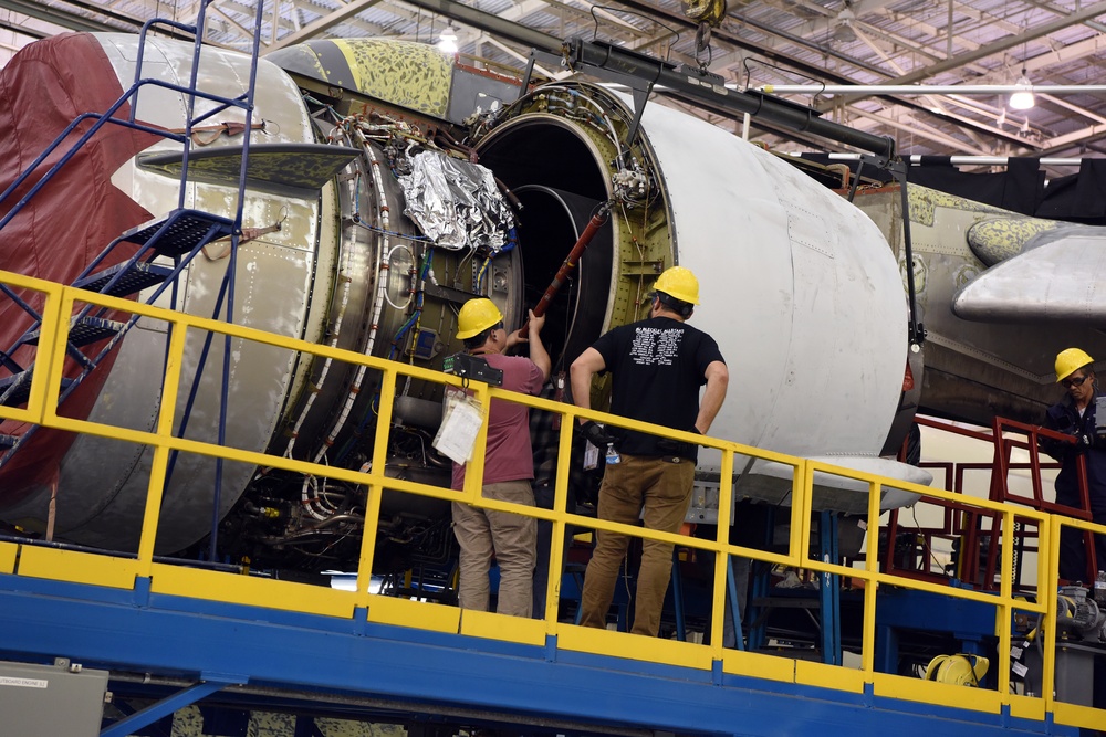 562nd AMXS C-17 Globemaster III Maintenance