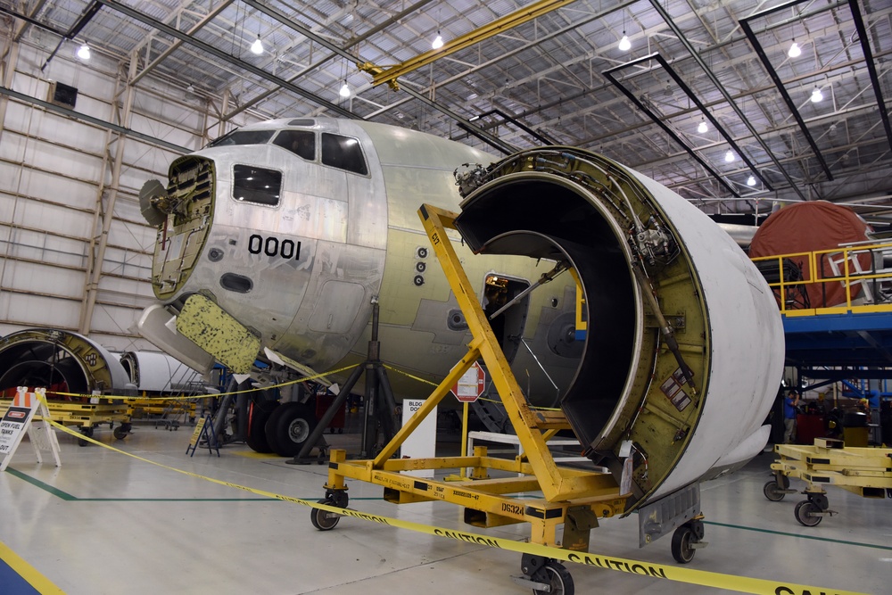 562nd AMXS C-17 Globemaster III Maintenance