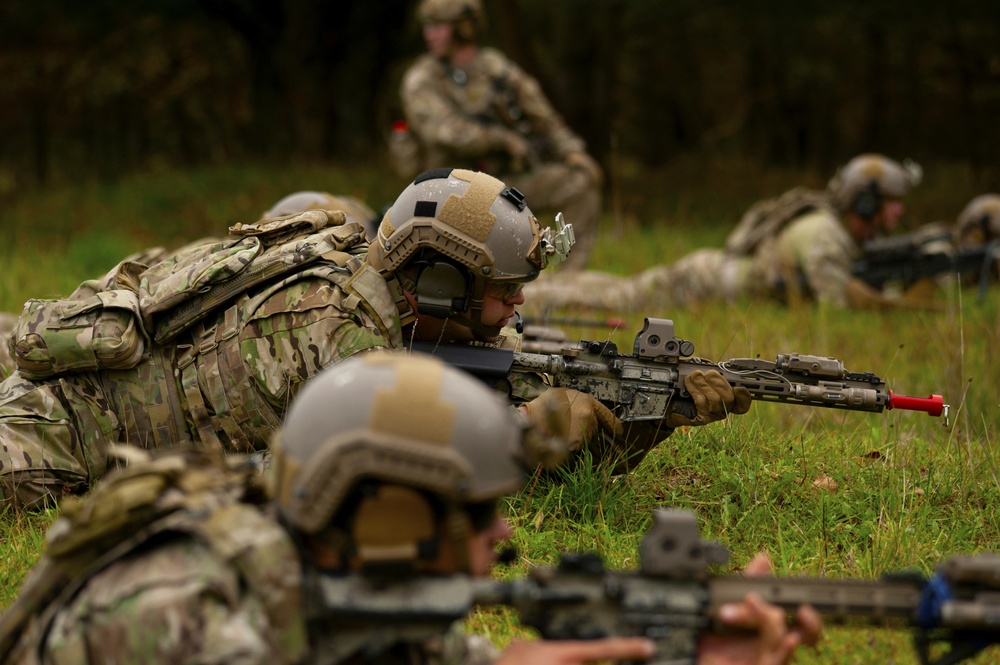 Special Forces conduct small tactics training