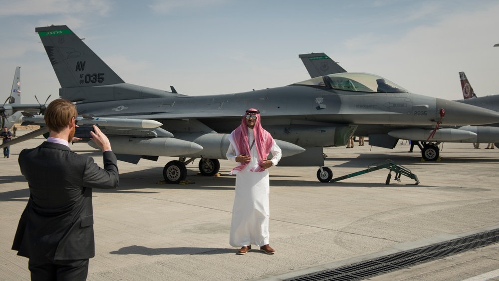 U.S. showcases assets during 2019 Dubai Airshow opening day