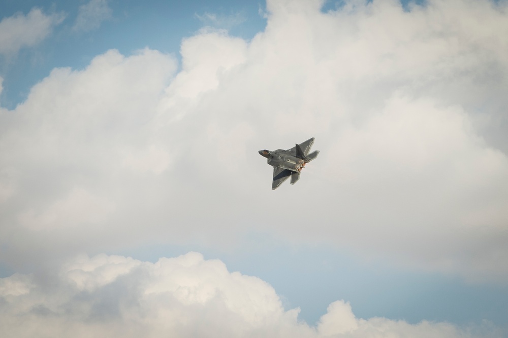 U.S. showcases assets during 2019 Dubai Airshow opening day