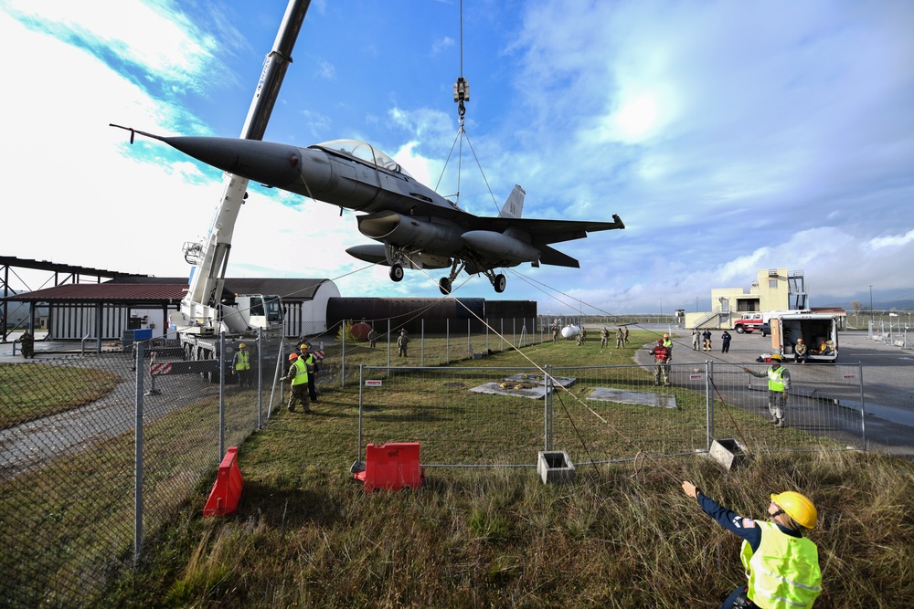 Exercise: Crashed damaged disabled aircraft recovery