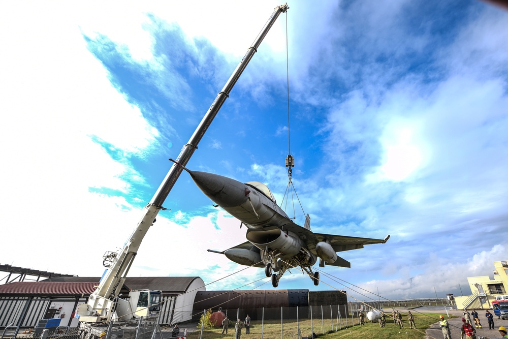 Exercise: Crashed damaged disabled aircraft recovery