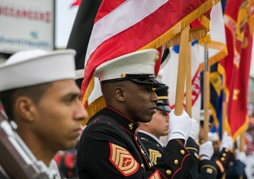 USCENTCOM commander delivers Oath of Enlistment during Buccaneers game