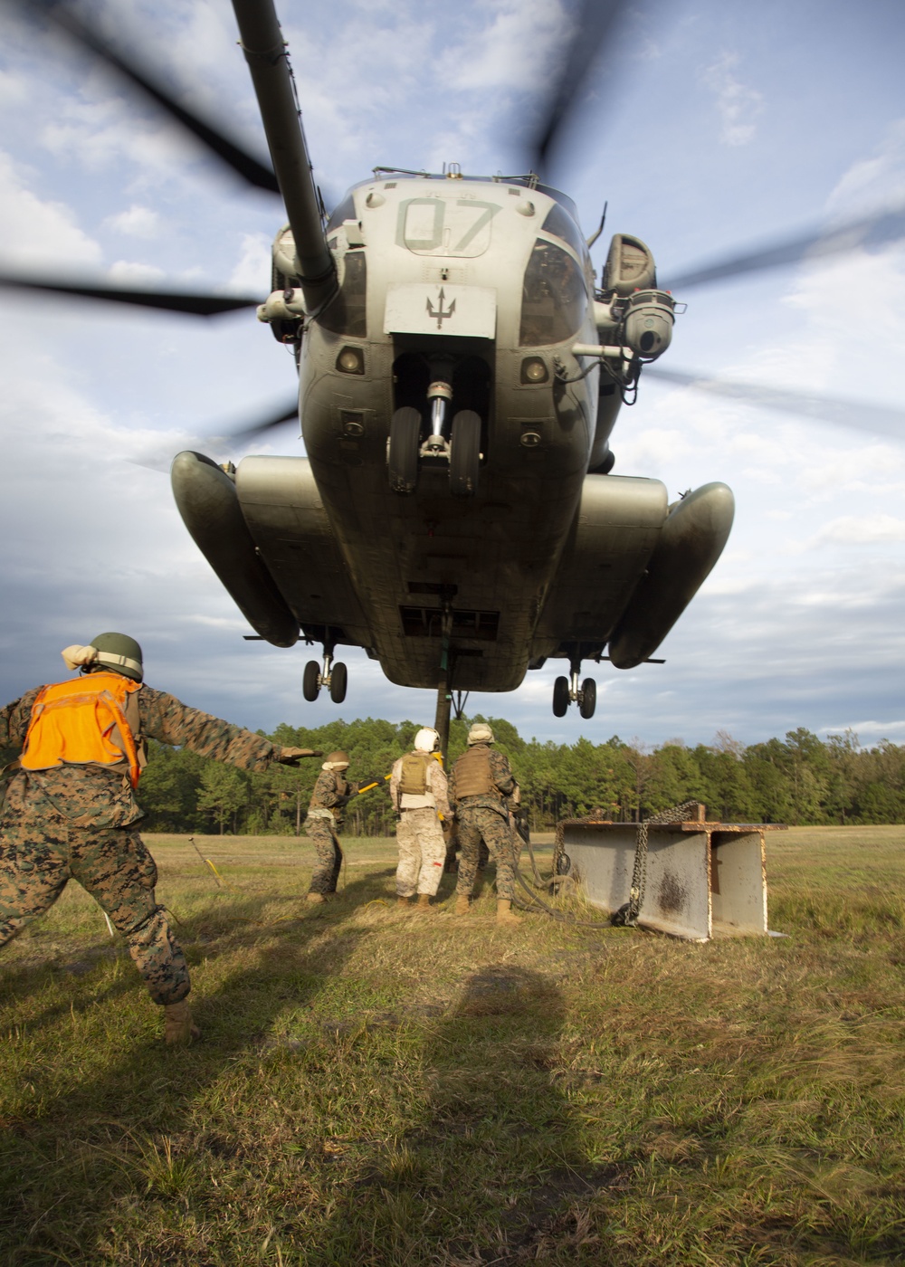 Basic Landing Support Specialist Course students conduct Helicopter support training