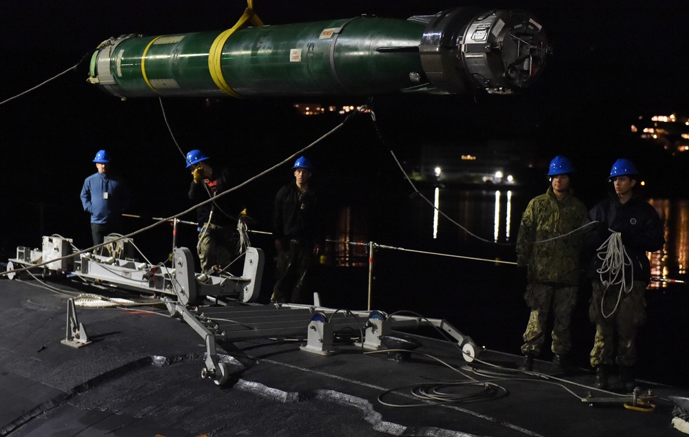 USS Minnesota Conducts Expeditionary Ordnance Onload while in U.S. 6th Fleet Area of Operations