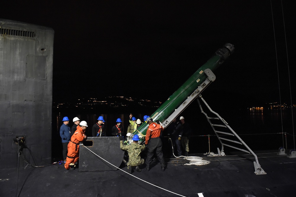 USS Minnesota Conducts Expeditionary Ordnance Onload while in U.S. 6th Fleet Area of Operations