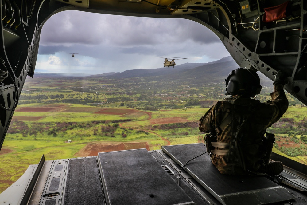 25th CAB Provides Inter-Island Troop Lift Support