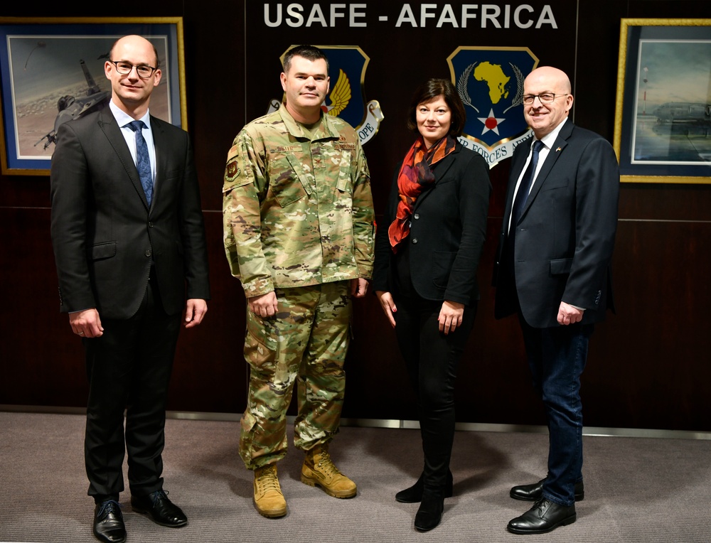Rheinland-Pflaz secretary meets with USAFE - AFAFRICA leadership