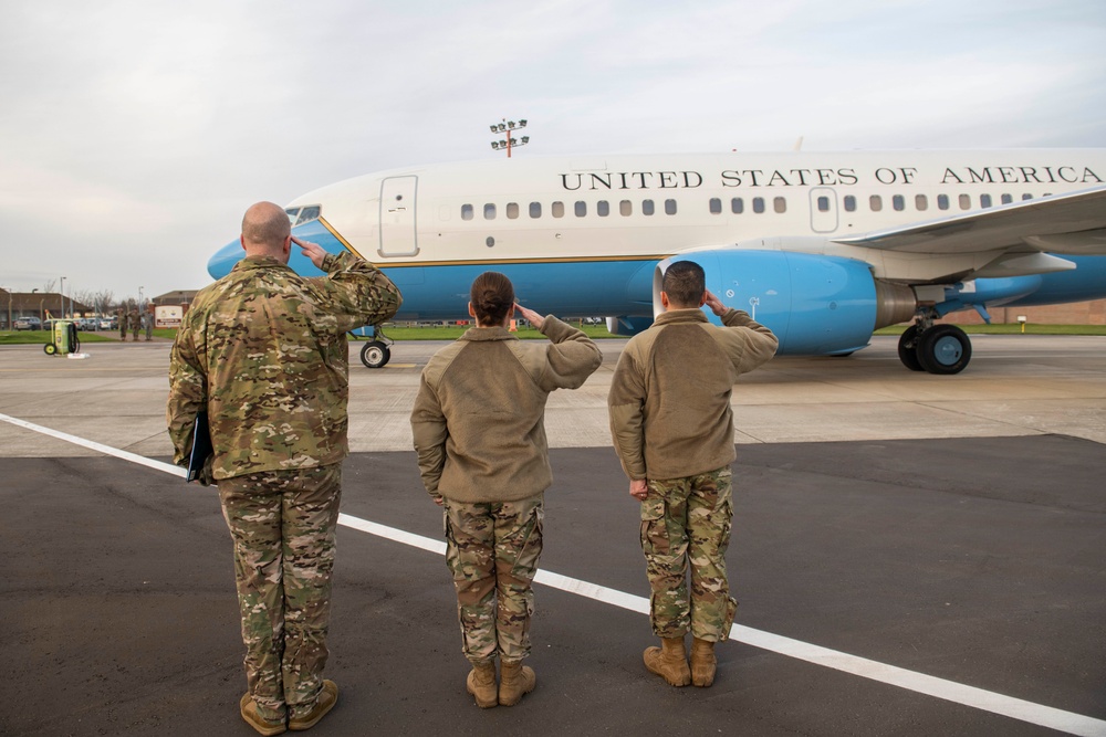 USTRANSCOM commander visits RAF Mildenhall