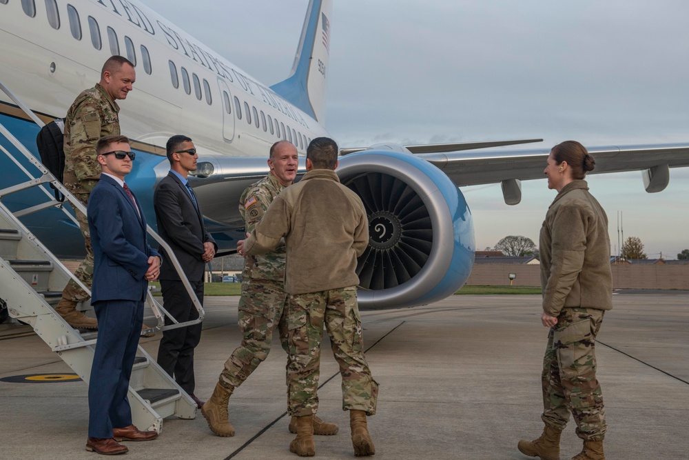 USTRANSCOM commander visits RAF Mildenhall