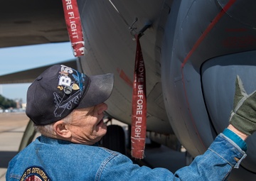 Once an Airman, always an Airman: retired B-52 crew chief reunites with aircraft