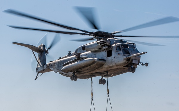 1st TSB Marines prepare to detach pallets