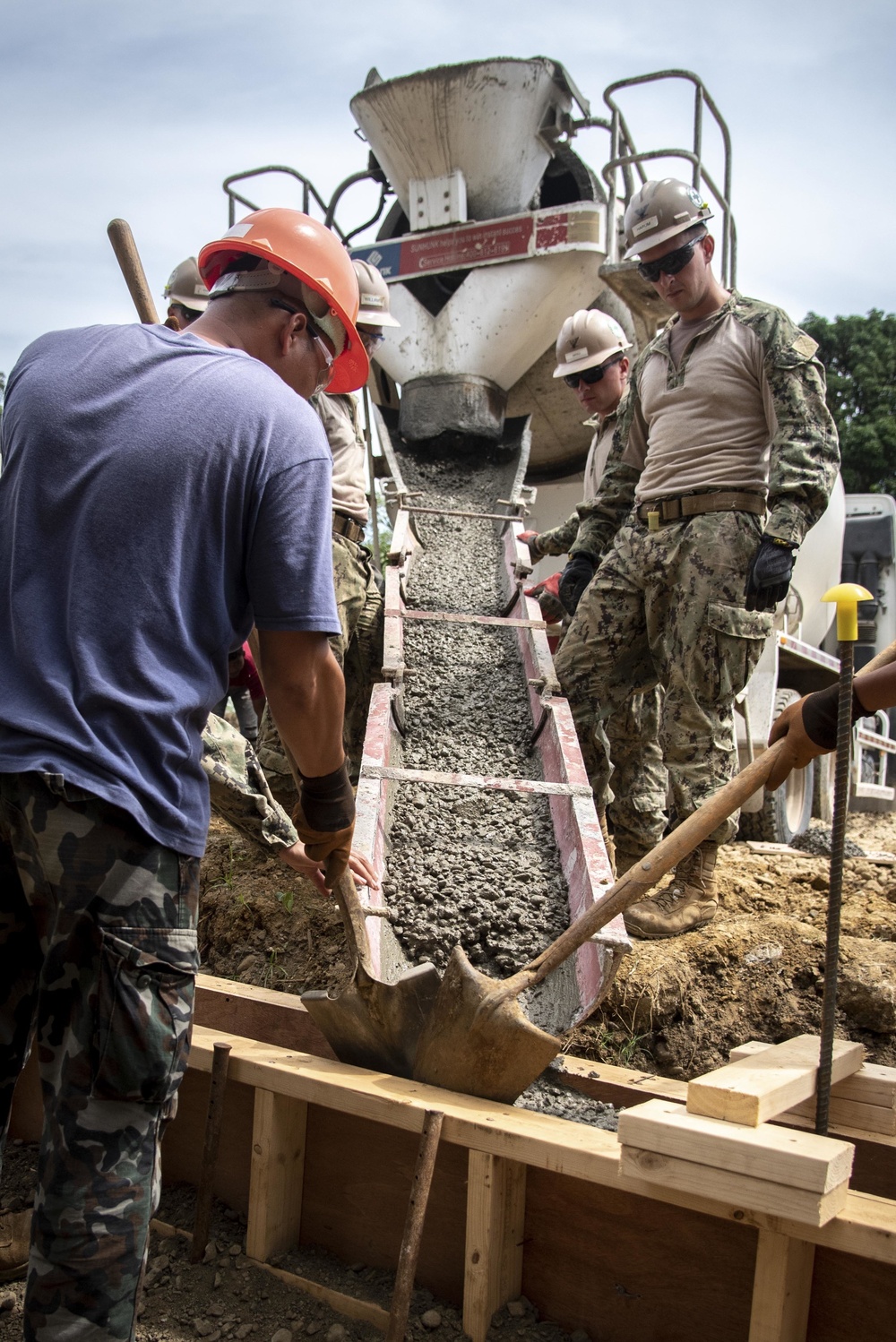 U.S. Navy Seabees deployed with NMCB-5’s Detail Palawan and Seabees from the Armed Forces of the Philippines 2nd NMCB place concrete