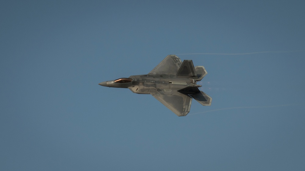 F-22 Raptor Demo Team soars above Dubai Airshow