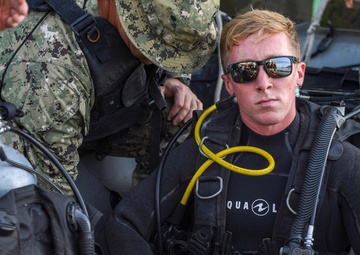 UCT Sailors Conduct Medical Training