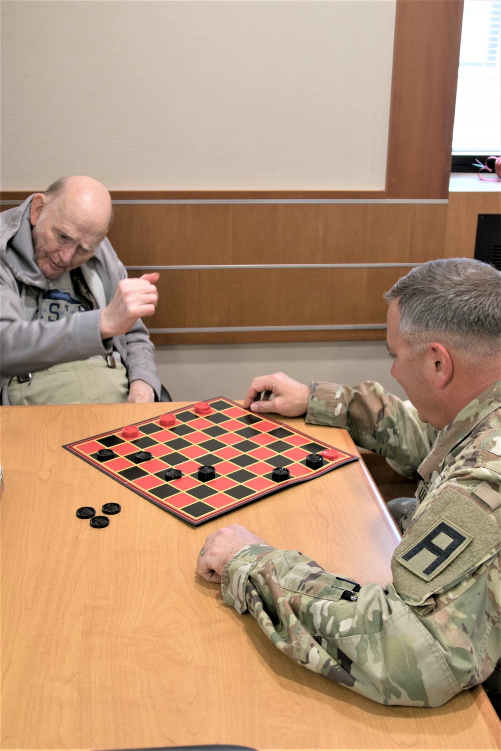 Fort McCoy Soldiers hold a day of service with veterans at Tomah VA Medical Center