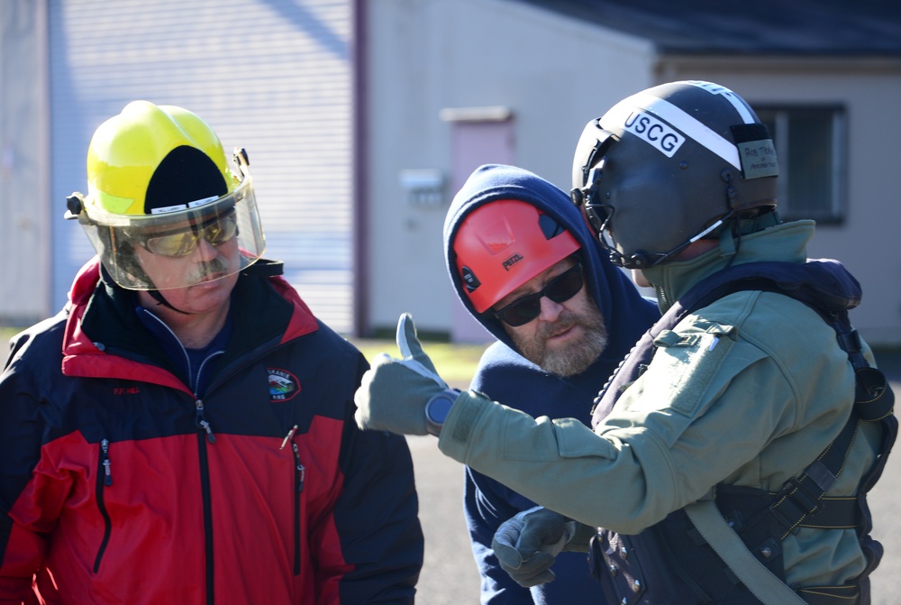 Coast Guard aircrew trains with Clatskanie Fire and Rescue