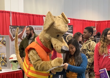 Corps technical experts prep freshmen for future STEM careers