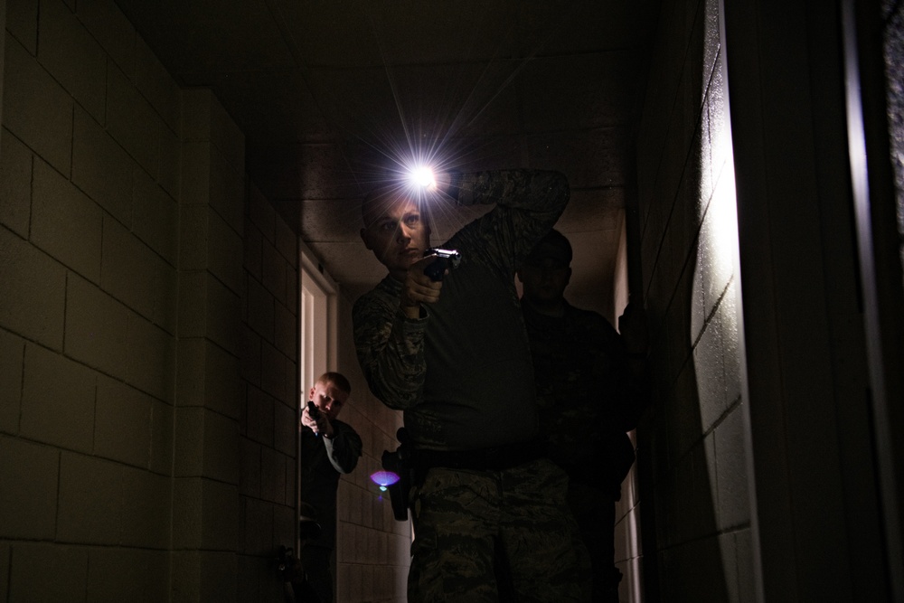 137th SOW security forces participate in Oklahoma County Sheriff SWAT training