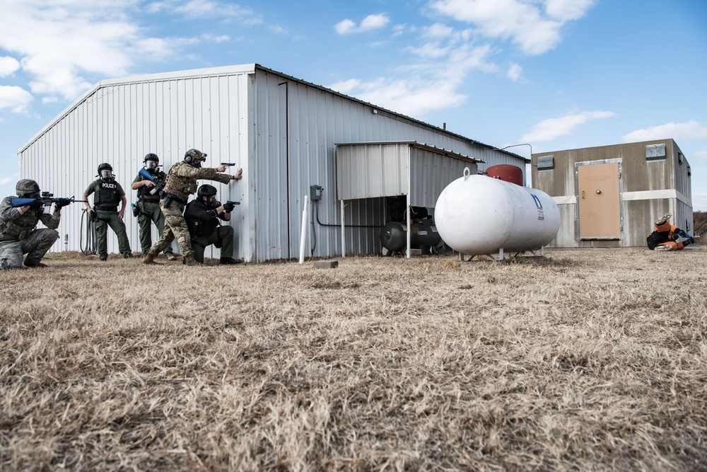 137th SOW security forces participate in Oklahoma County Sheriff SWAT training