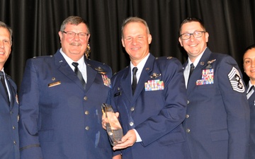 315th AW takes 2019 Raincross Aircrew Excellence Award