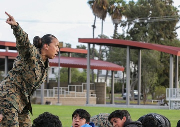 Camp Pendleton Marines mentor Lincoln Middle School students