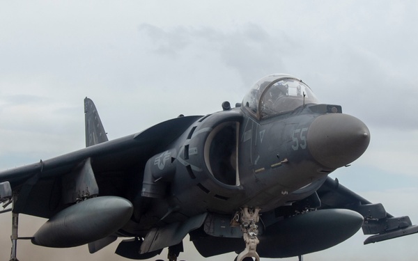 Evil Eyes perform air show for 11th MEU, Boxer ARG