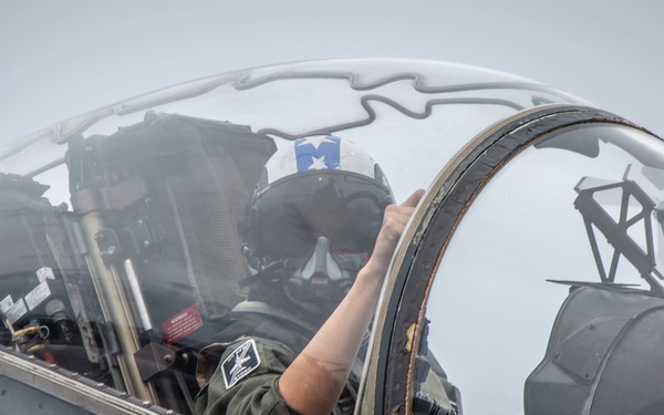 Evil Eyes perform air show for 11th MEU, Boxer ARG