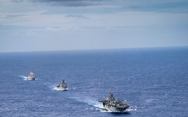 Evil Eyes perform air show for 11th MEU, Boxer ARG