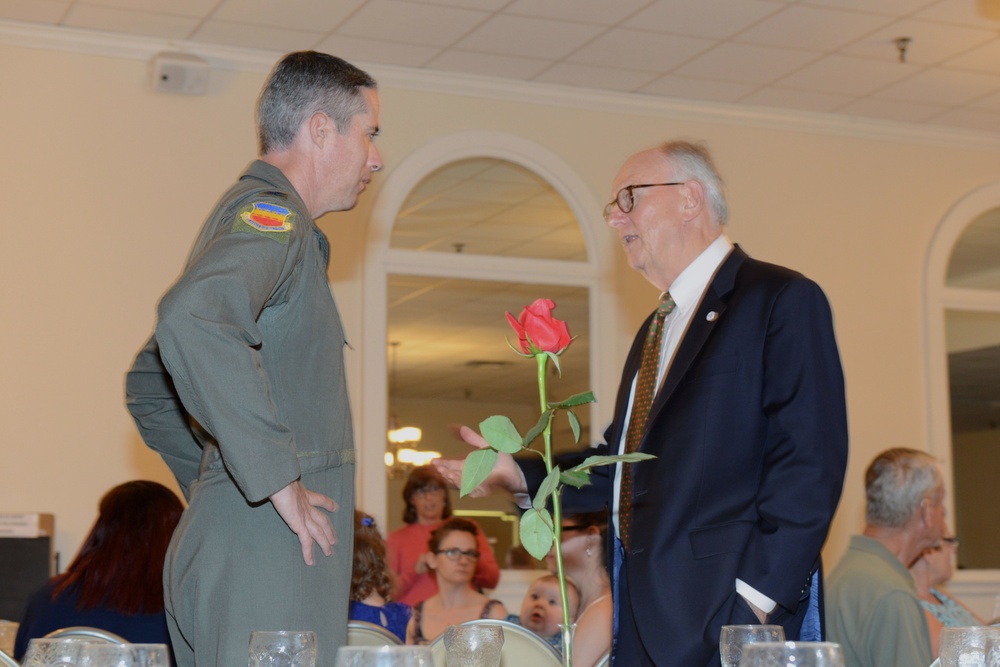 Spoues club awards $8,000 in scholarships