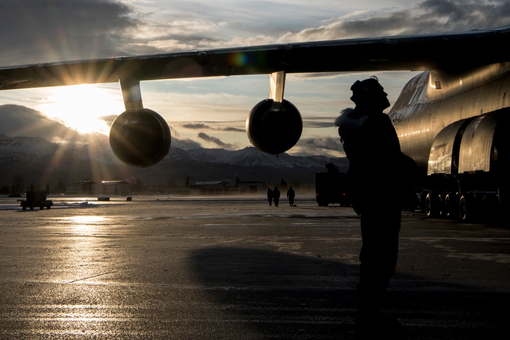Travis AFB Airmen confront arctic weather