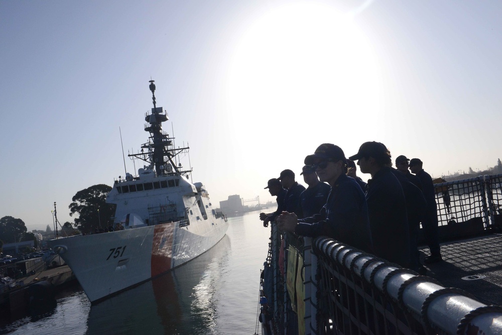 Crew of the U.S. Coast Guard Cutter Stratton return home following 162-day patrol in the Western Pacific