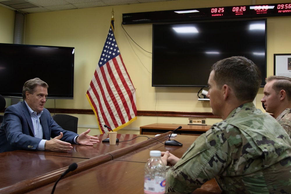 Rep. Michael Turner meets with U.S. soldiers