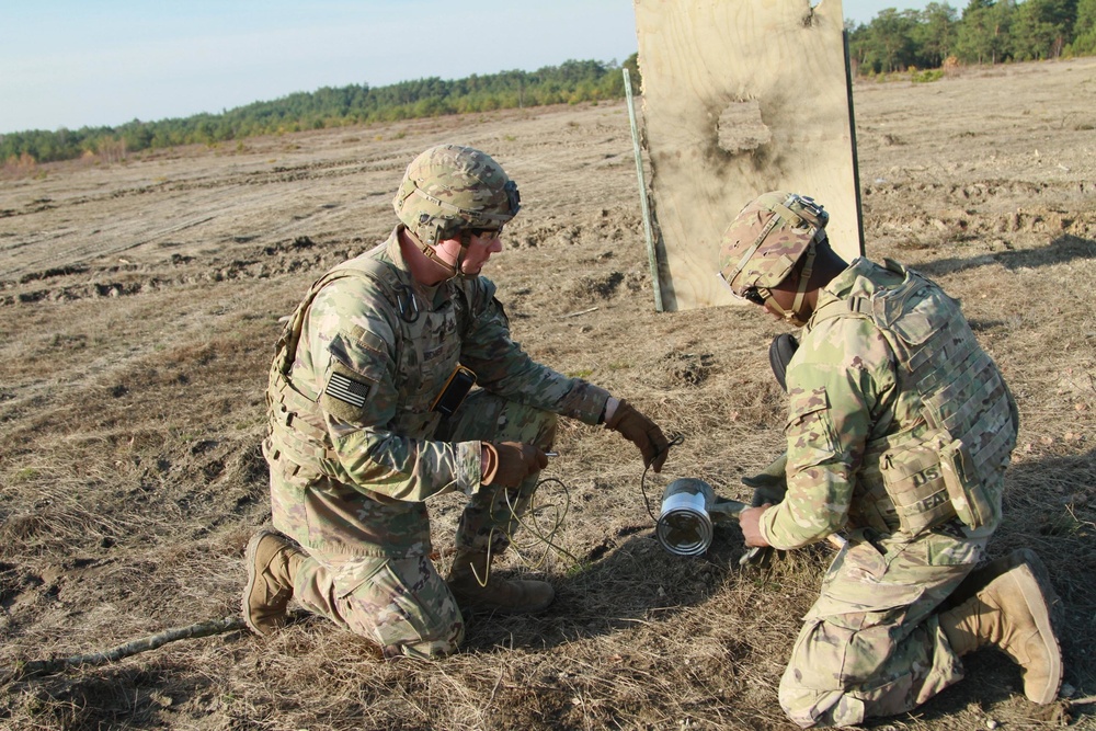 8th Brigade Engineer Battalion conducts demolition qualifciation