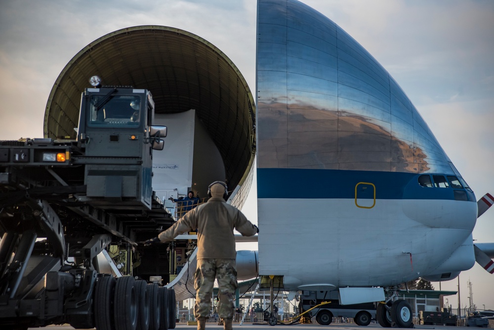 Airmen unload Orion in Mansfield