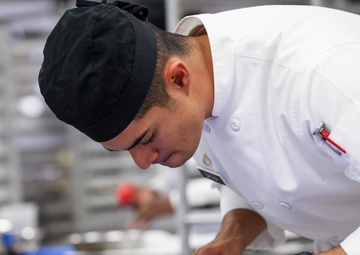 Fort Bliss Culinary Team slices and dices during training