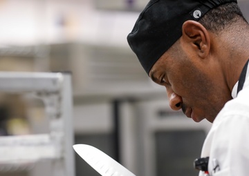 Fort Bliss Culinary Team slices and dices during training