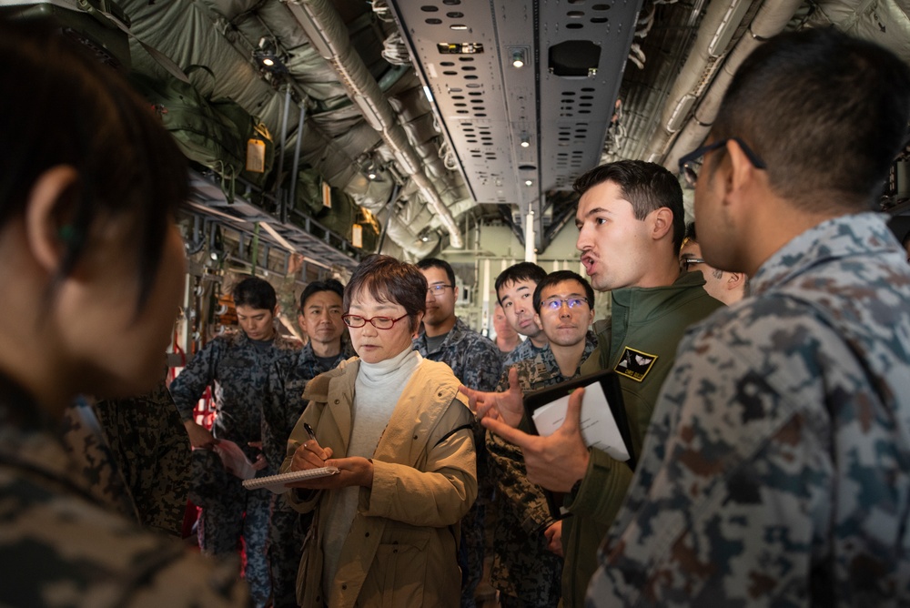 Future JASDF maintenance officers tour Yokota AB